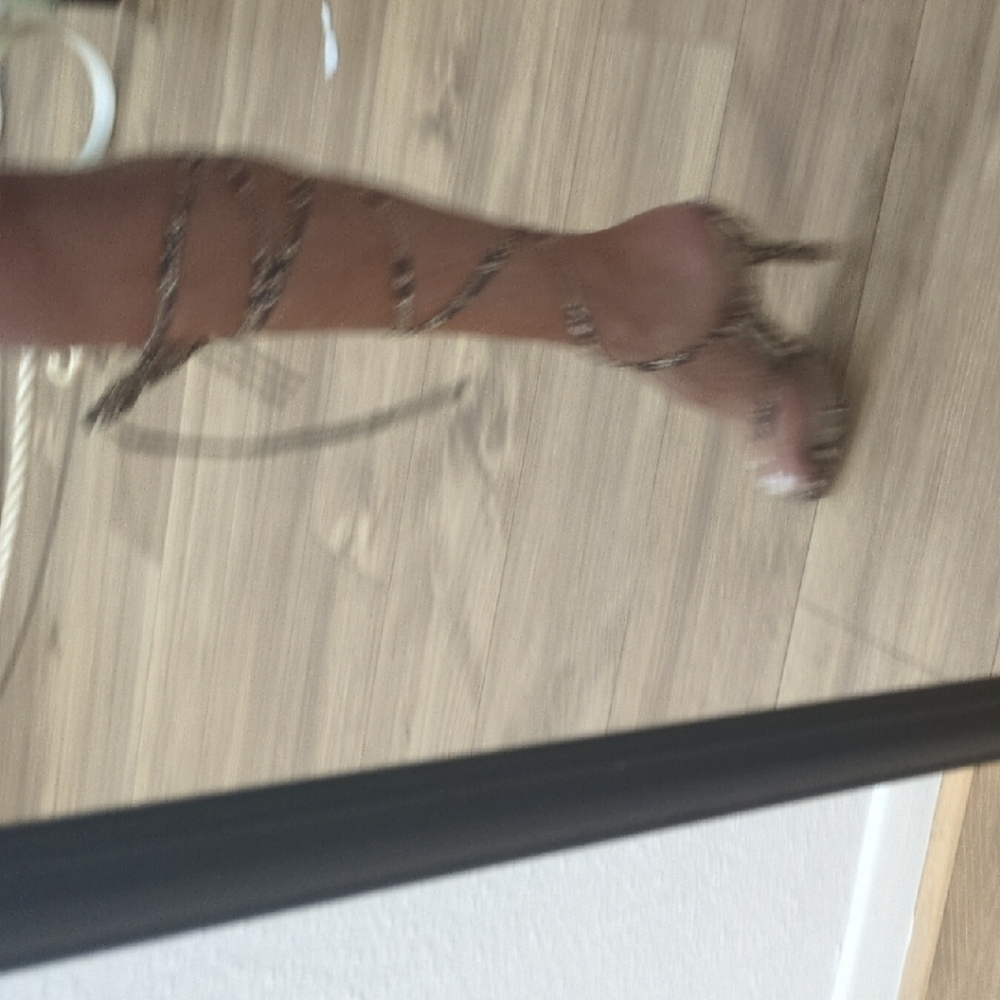 Elegant Strappy Sandals - Tan - Picture 3 of 6